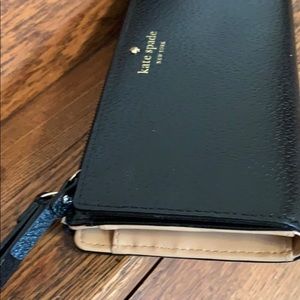 Kate Spade wallet wristlet in Excellent Condition!